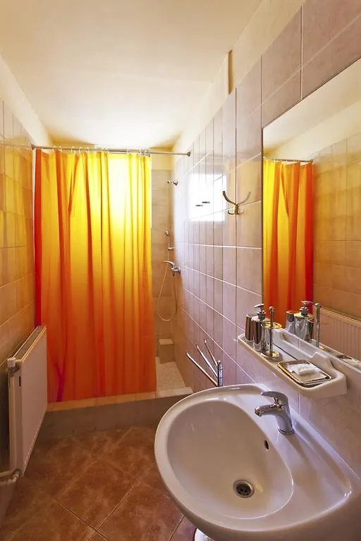 براغ A Plus Hotel & Hostel