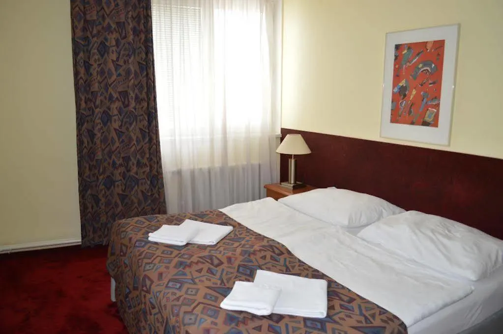 براغ A Plus Hotel & Hostel